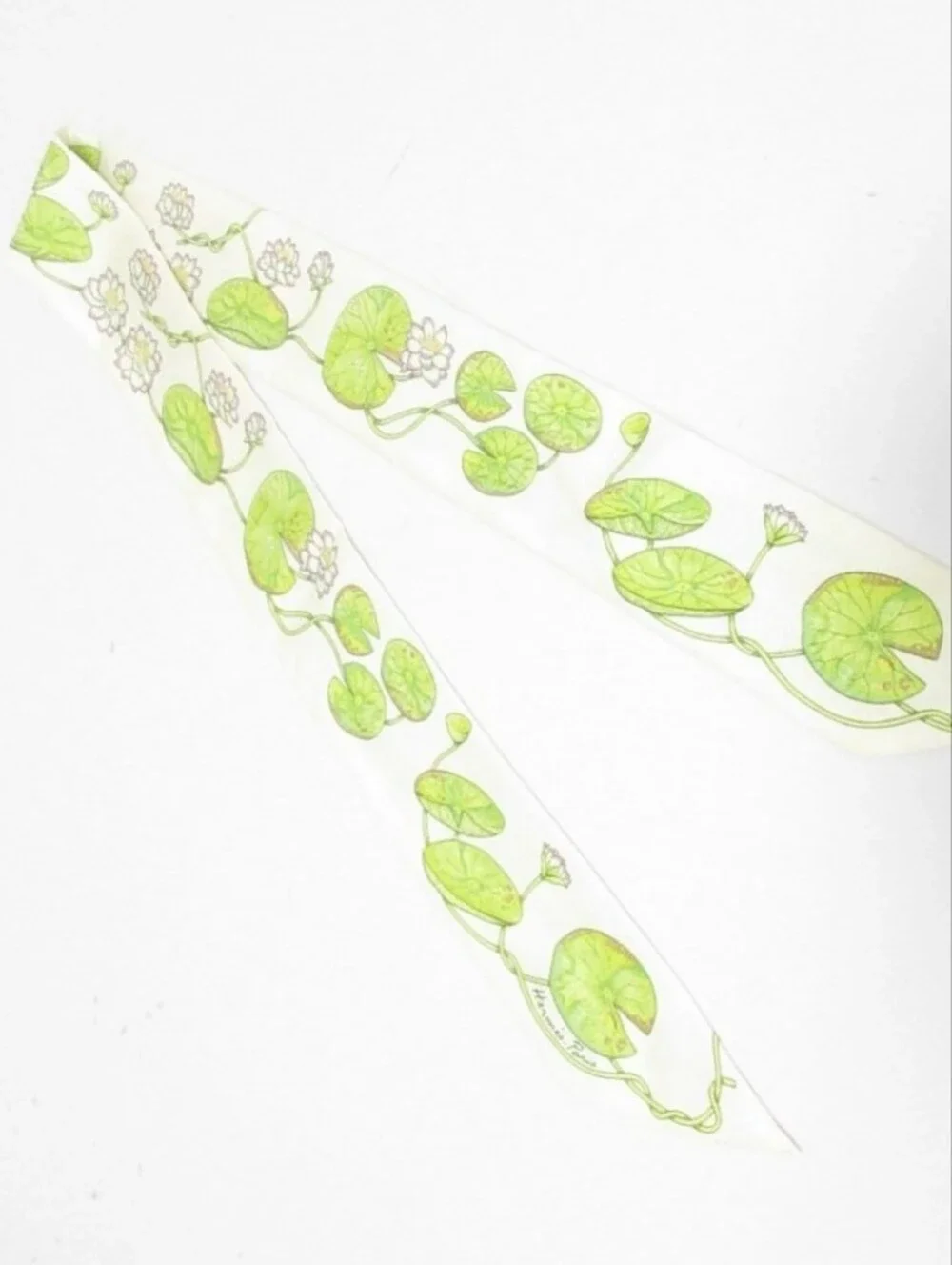 Hermes White/Green 'un Jardin sur le Nil' Silk Twilly Scarf Green Lily Pad Motif